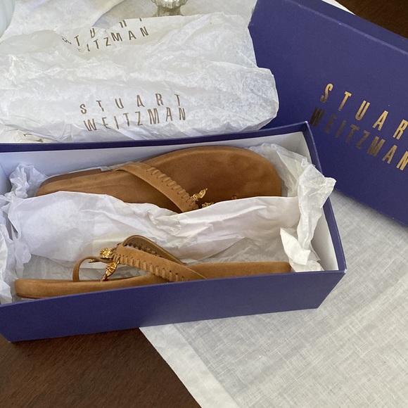Stuart Weitzman cashew suede leather flip flops with gold shoe charms, 6.5 - Picture 9 of 11